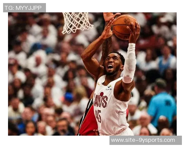 米切尔半场表现亮眼5中3贡献7分1板2助2断展现实力