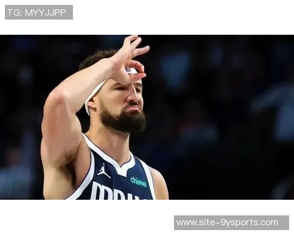 克莱半场神勇表现三分球9中6狂砍23分引发全场惊叹